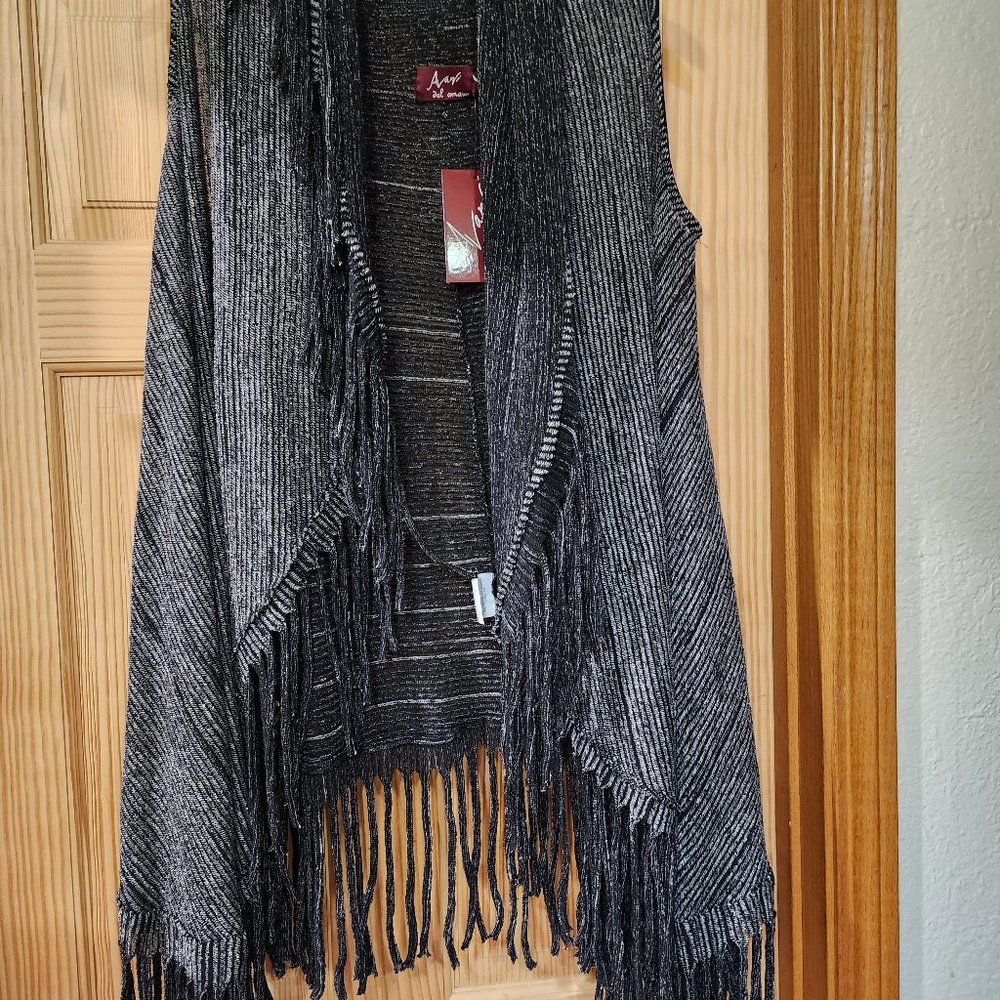 Long, sleeveless vest with tassels